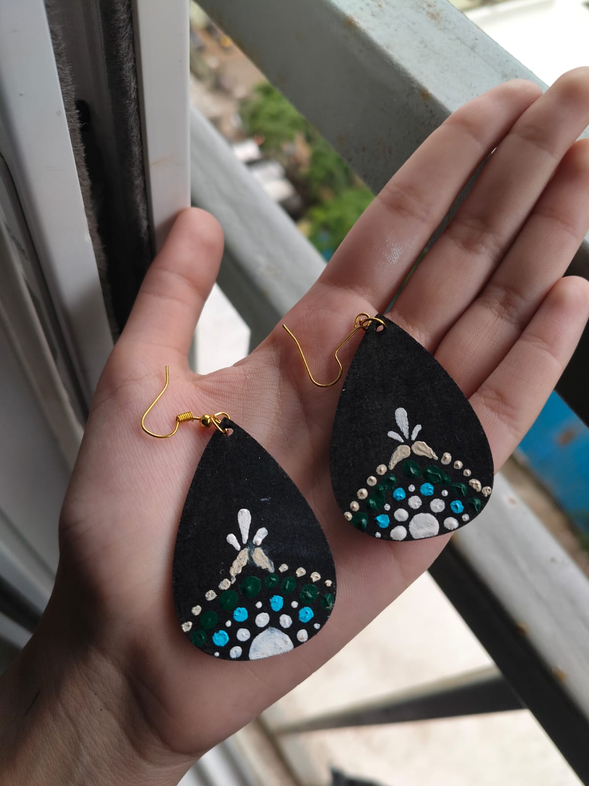 Hand-painted jewellery piece 4